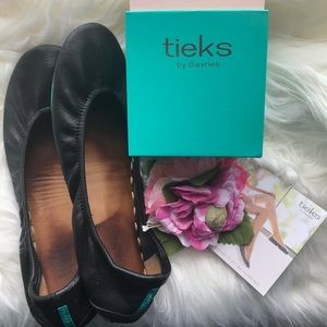 Matte black Tieks